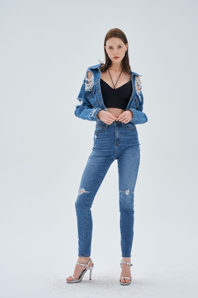 ZIPPER FLY RIPPED SKINNY JEANS