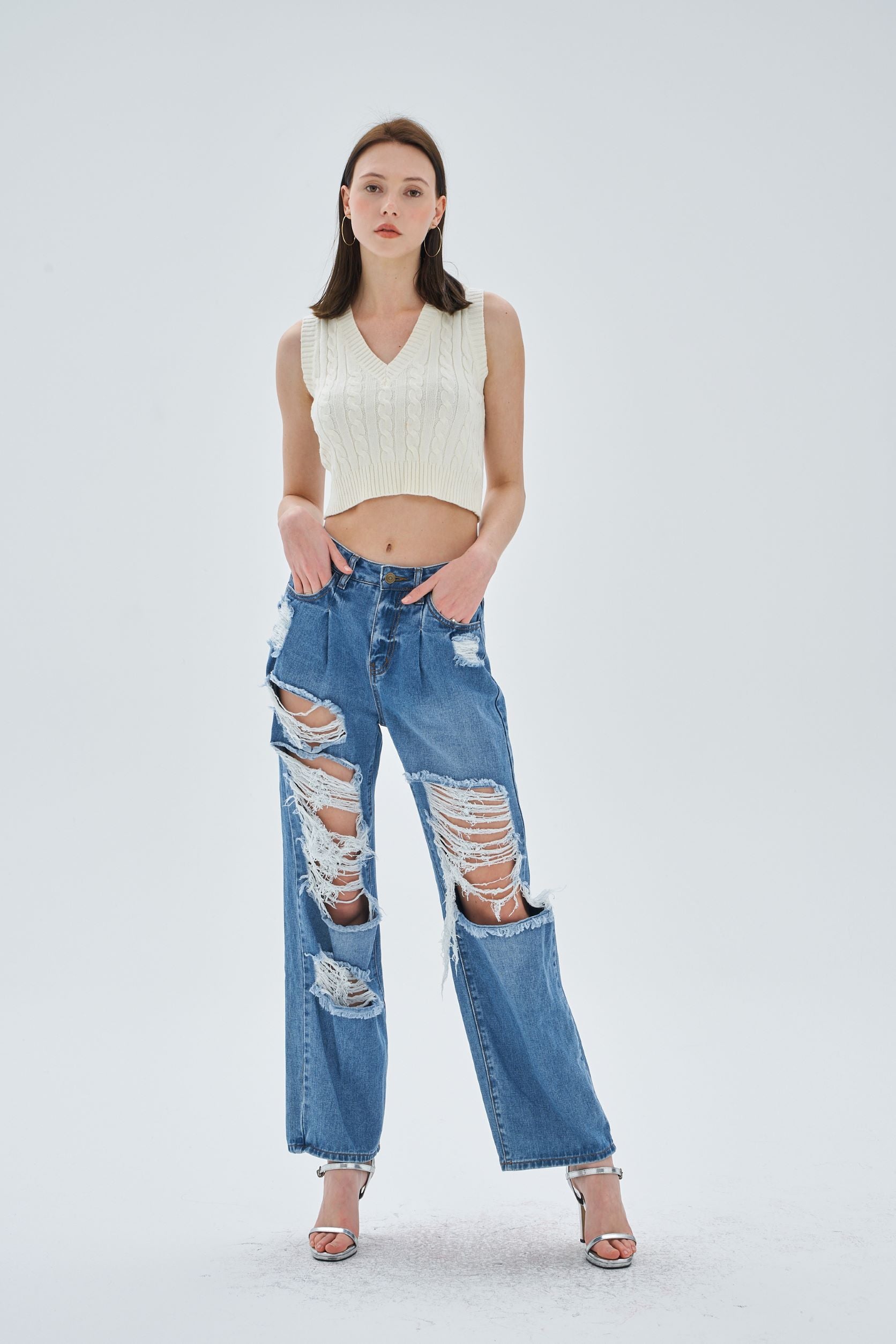 WIDE LEG RIPPED JEANS