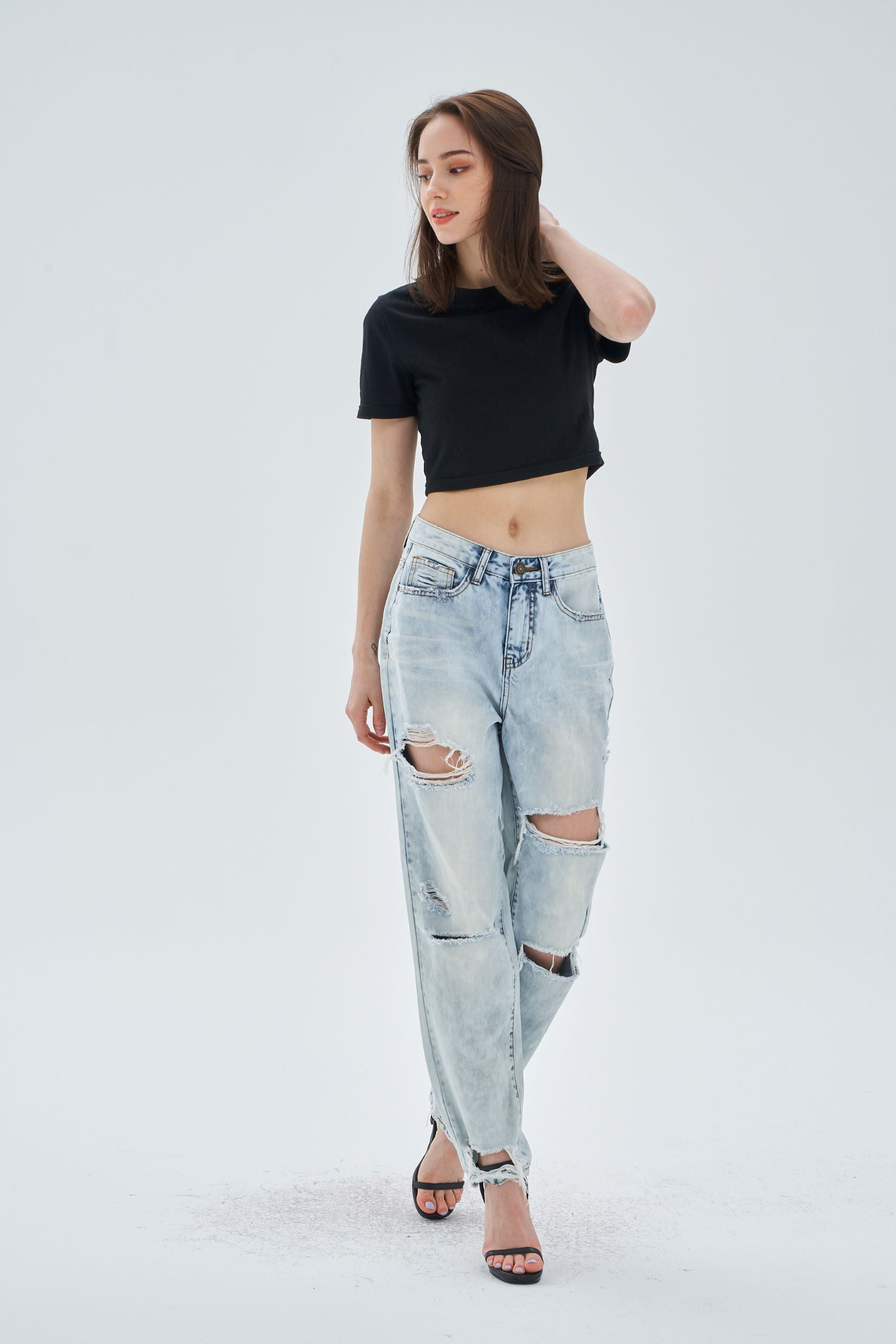 RIPPED RAW HEM MOM FIT JEANS - Image 5