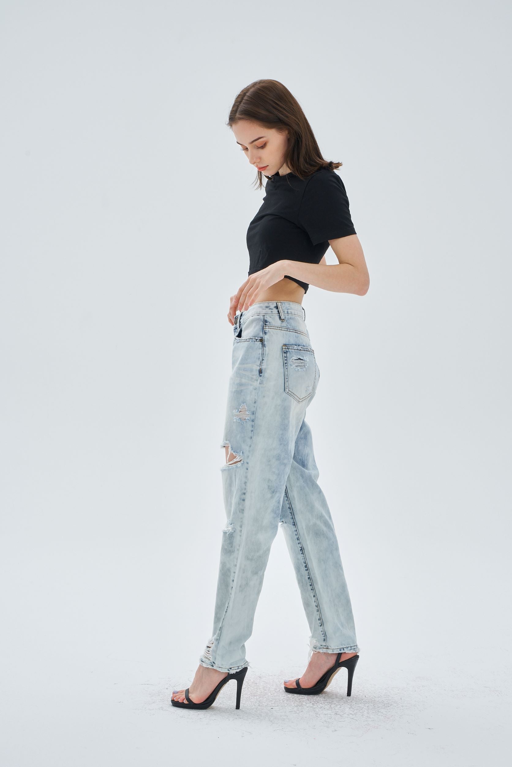 RIPPED RAW HEM MOM FIT JEANS - Image 3