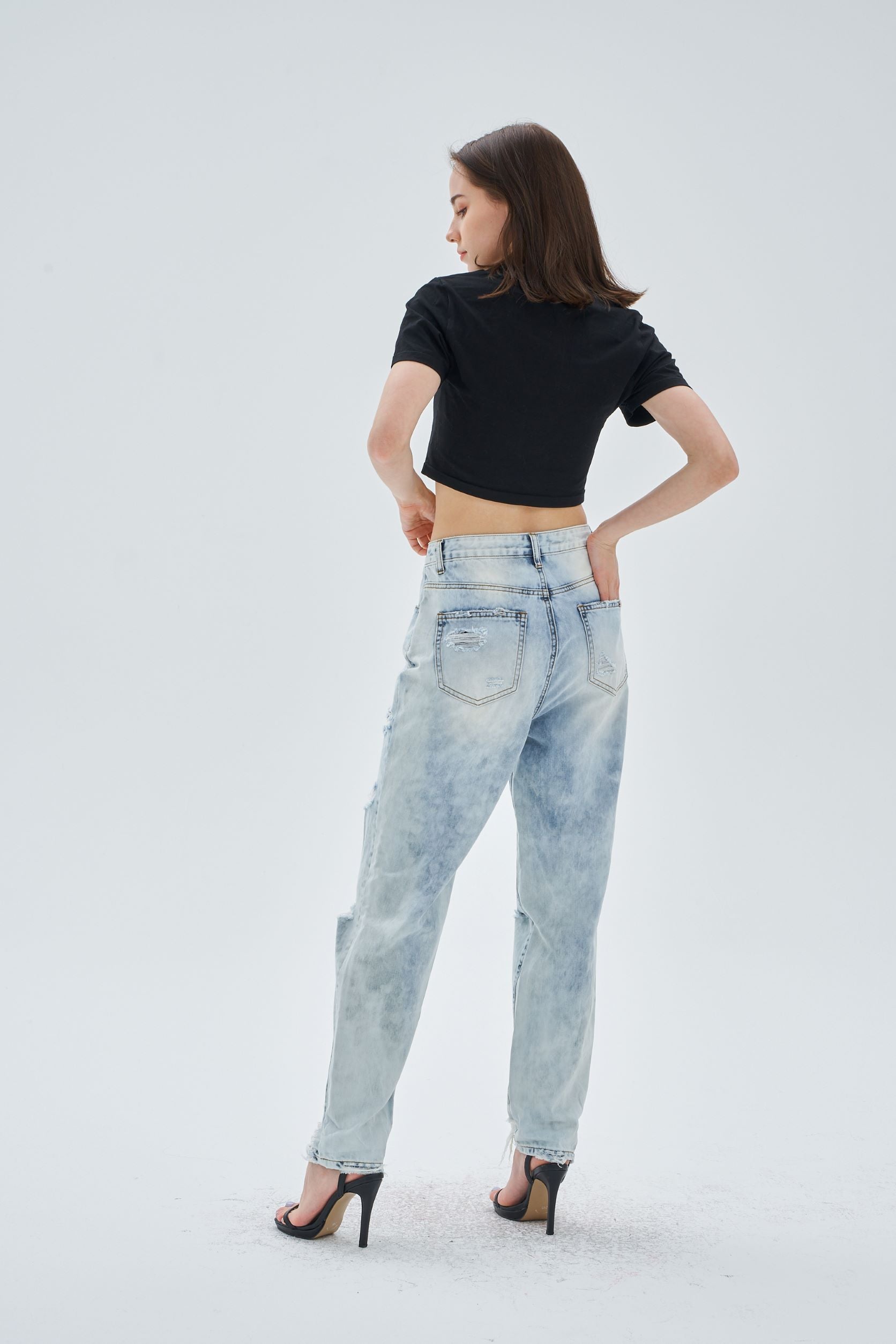 RIPPED RAW HEM MOM FIT JEANS - Image 4