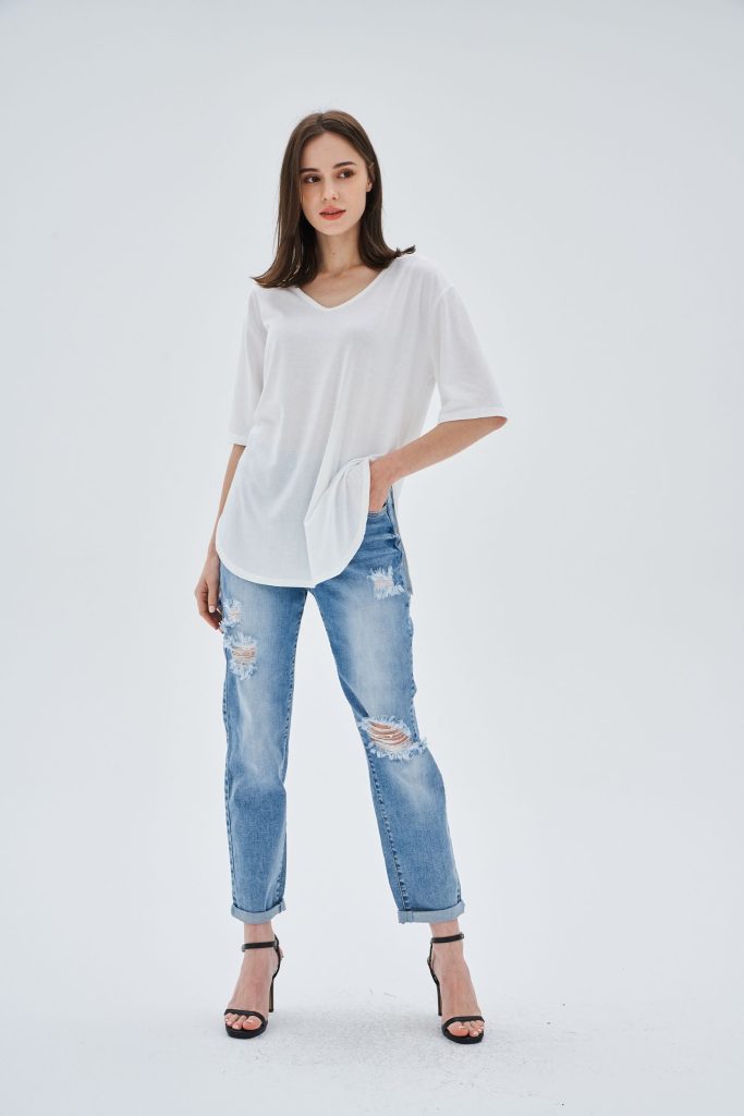 RIPPED DESIGN STRAIGHT LEG JEANS