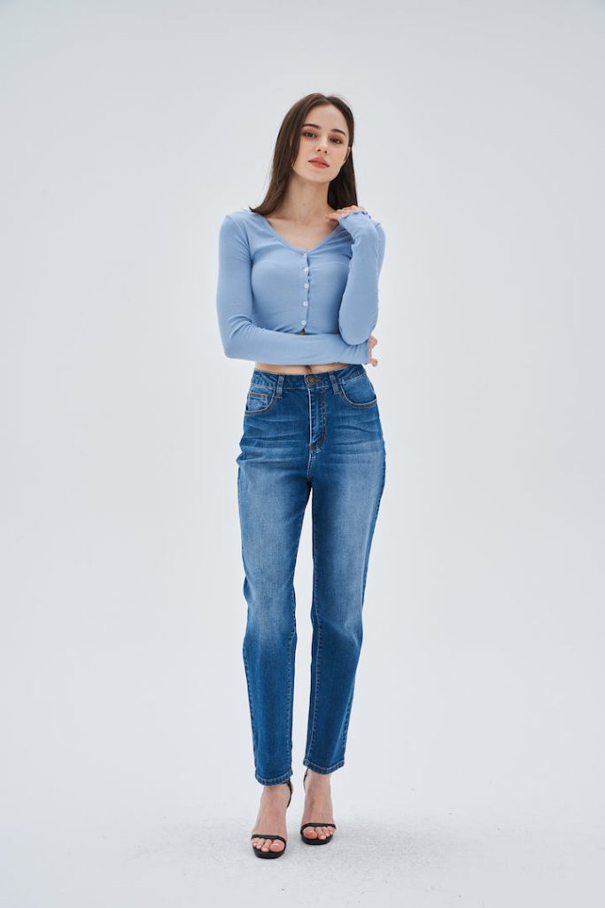 STRAIGHT LEG JEANS