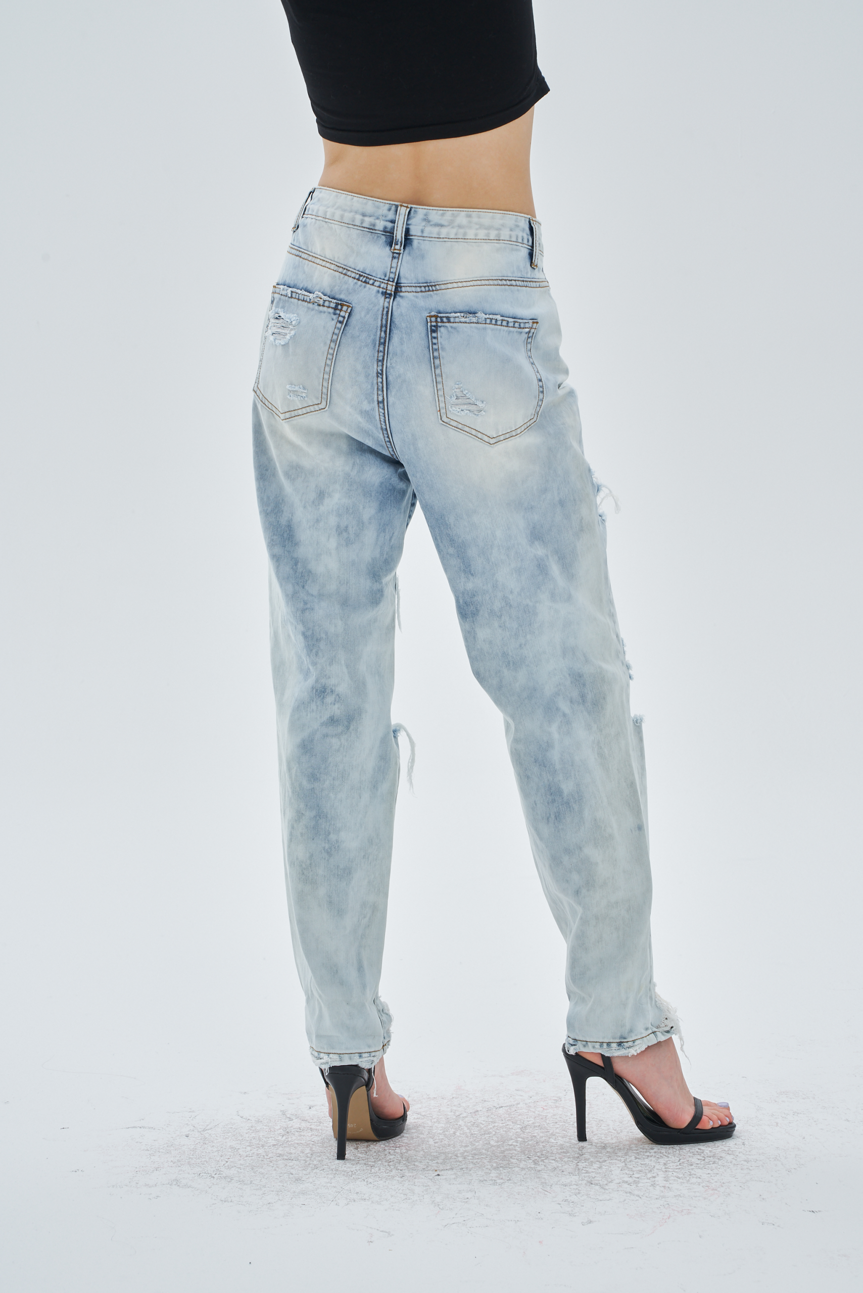 RIPPED RAW HEM MOM FIT JEANS - Image 8