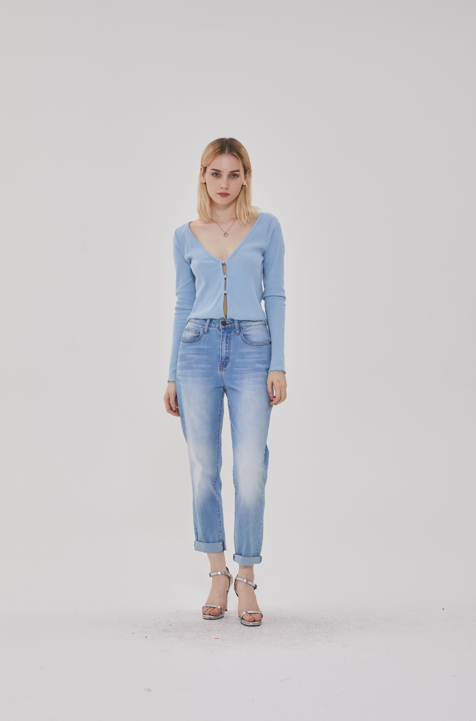 ZIPPER FLY STRAIGHT LEG JEANS