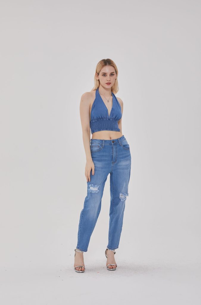 RIPPED DETAIL STRAIGHT LEG JEANS