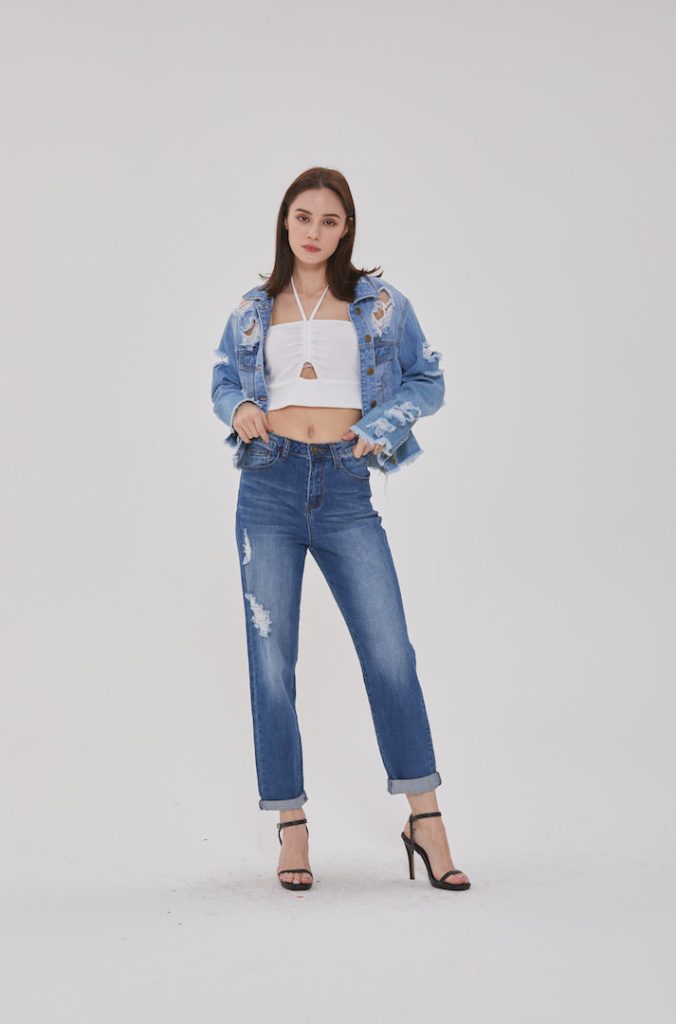 RIPPED DETAIL STRAIGHT JEANS