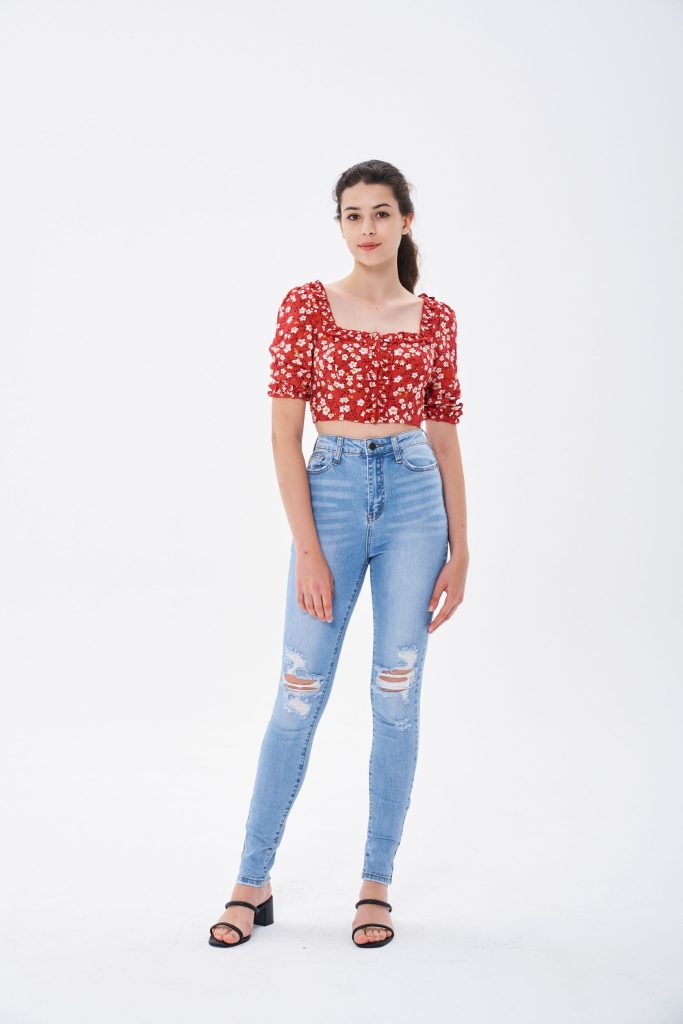 RIPPED SKINNY JEANS